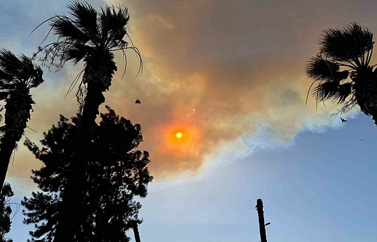 Kuşadası'nı duman bulutu sardı