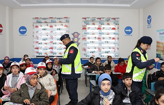 Jandarma'dan öğrencilere eğitim