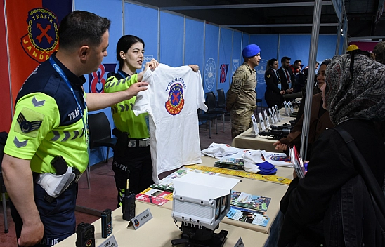 Jandarma, Kariyer Fuarı'nda vatandaşları bilgilendirdi