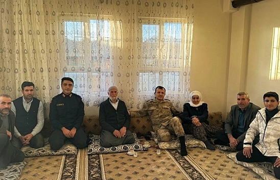 Şehit ailelerini yalnız bırakmıyor