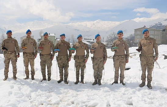 Jandarmaya yürekleri ısıtan hediye