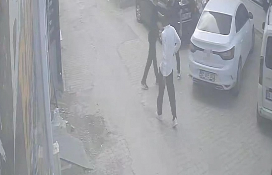 Kadına şiddeti önlemek istedi, bıçaklı saldırıya uğradı