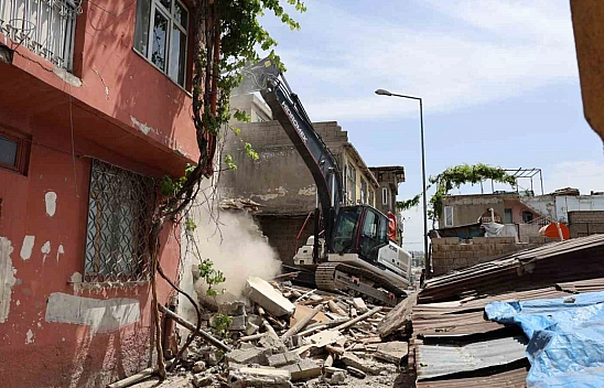 Kahramanmaraş'ta molozları kaldırılması için Japanya'dan destek..!