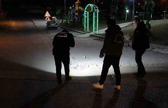 Malatya'da araçtan pompalı tüfekle rastgele ateş açıldı: 1 kişi yaralandı