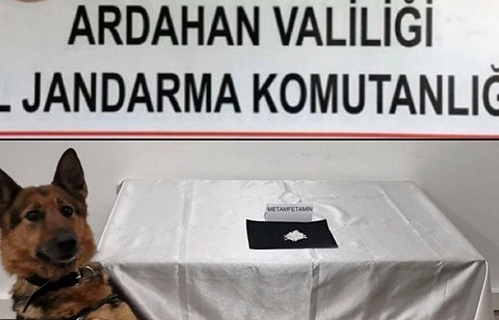 Kargocuyu, torbacı olarak kullandılar!