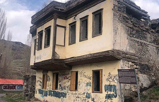 Kars, tarihine elveda diyor!