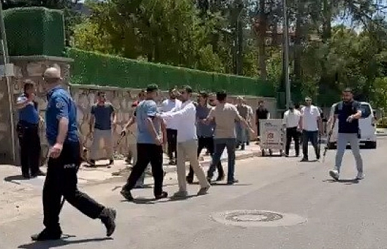 Kavga eden şahıslara biber gazıyla müdahale edildi