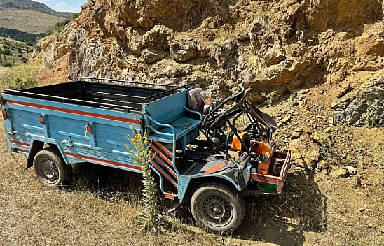 Kayalıklara çarpan patpatta bir kişi öldü 2 kişi yaralandı