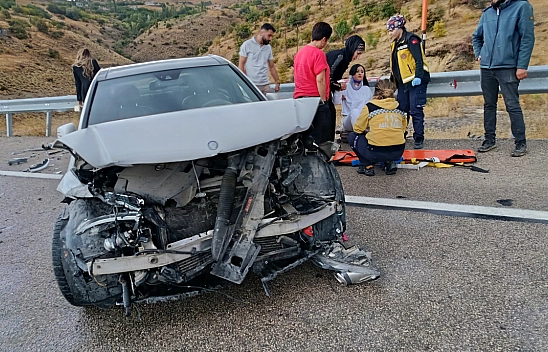 Kayganlaşan yolda kontrolden çıkan otomobil kaza yaptı: 1 yaralı
