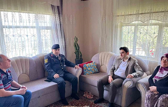Kaymakam Gedik'ten, şehit ailesine bayram ziyareti