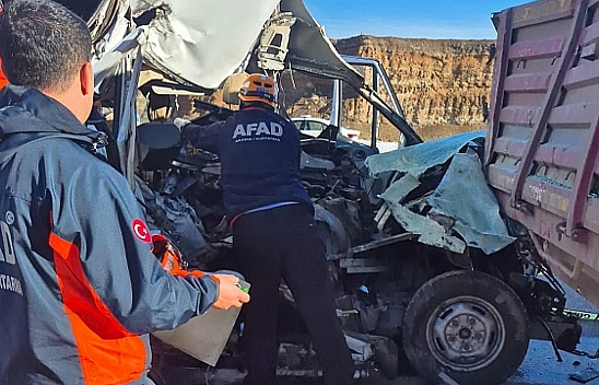 Kayseri-Malatya yolunda feci kaza: 1 ölü, 1'i ağır 7 yaralı