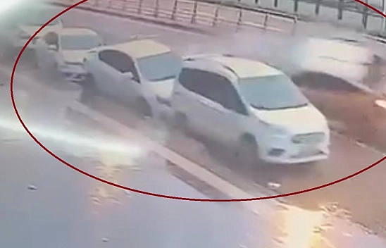Kaza Anı Saniye Saniye Kaydedildi: Ticari Taksi Dehşeti
