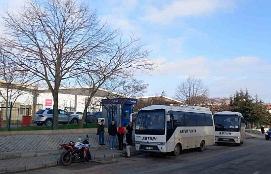 Kaza yapan motosikletli 130 metre sürüklendi