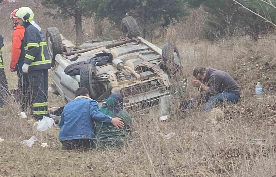 Yarasını unutup annesinin cenazesi başında gözyaşı döktü