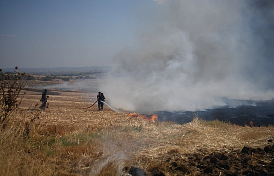 Keşan'da çıkan anız yangını büyüyor