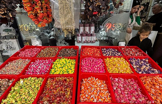 Kilis'te bayram şekerleri tezgahlarda