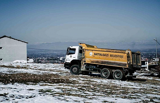 Malatya'da 22 kamyon, 2 kepçe ve 30 kişilik ekip sahaya indi