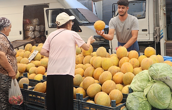 Malatyalılar Perşembe Pazarında Kışlık Sebze Alışverişine Akın Etti! İşte Fiyatlar...