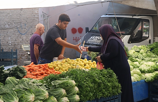 Kışlık Sebzeler Pazar Tezgahlarında Yerini Aldı! İşte Güncel Perşembe Pazarı Fiyatları…