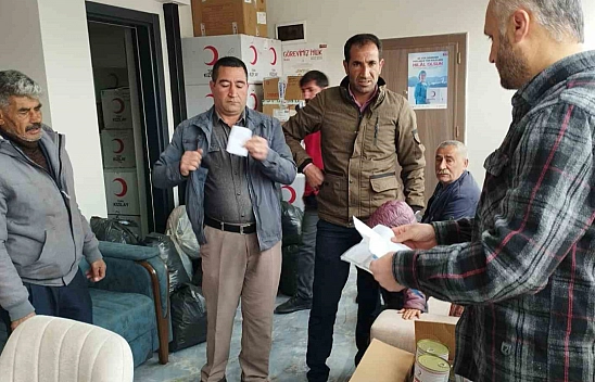 Kızılay, Muş'ta 420 kişiye giyim ve gıda yardımı yaptı