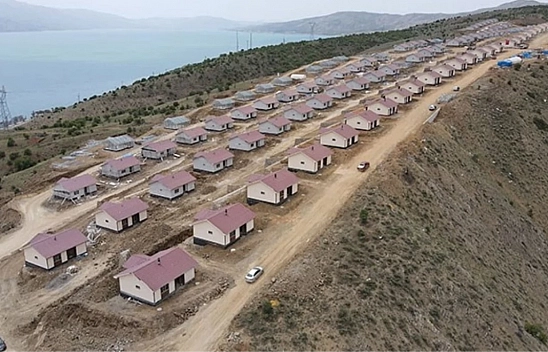 Komşuda deprem konutlarının ihalesi iptal edildi..!