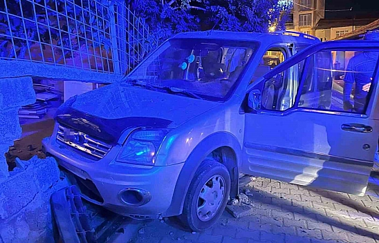 Malatya'da kaza: Kontrolden çıkan araç bahçeye daldı!