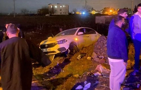 Kontrolden çıkan otomobil kaza yaptı