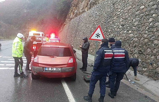 Kontrolden çıkan otomobil takla attı