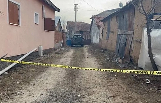Köy muhtarı, rakibini öldürdü!