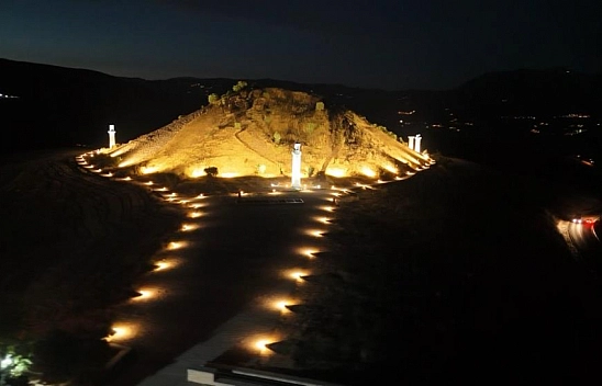 Kraliçeler mezarlığı gece de ziyarete açıldı