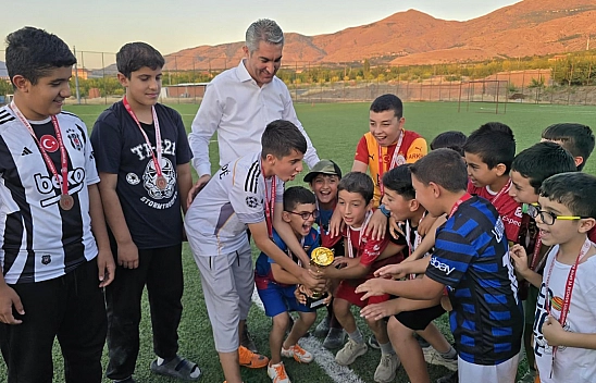 Kur'an kursu öğrencileri futbol turnuvasında buluştu