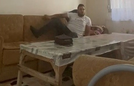 Kuzenine öyle bir şaka yaptı ki? Panikten ne yapacağını şaşırdı...