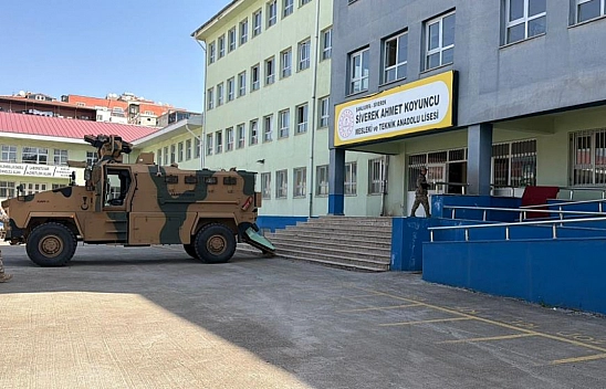 Lisede kabus dolu dakikalar: Uzun namlulu silahla okula girdi| Önüne gelene ateş açtı!