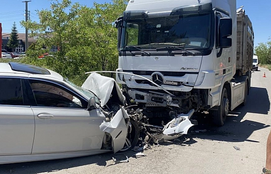 Lüks otomobil hurdaya döndü: Sürücü hayatını kaybetti