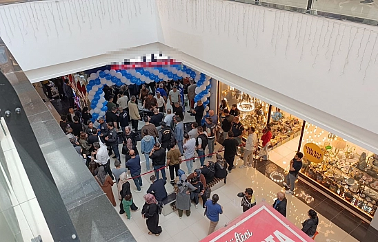 Mağaza açılışında izdiham yaşandı