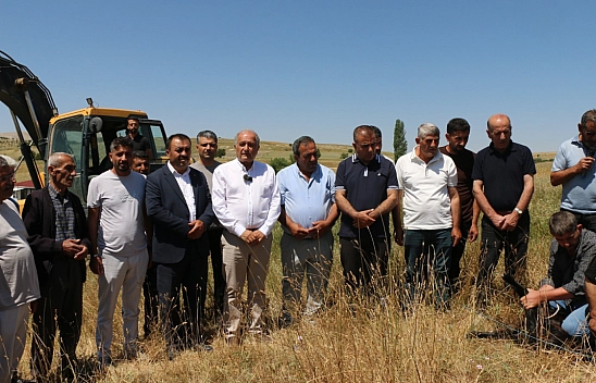 Malatya'da mahalle sakinlerinin talebi karşılık buldu: Taziye evi için ilk kazı vuruldu
