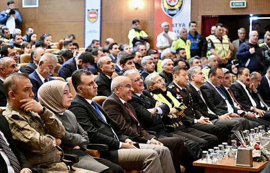 Esnaflara plaket takdim edildi