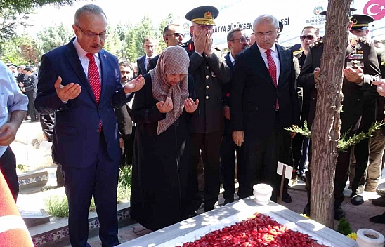 Malatya'da kahramanlar unutulmadı: 15 Temmuz şehitleri dualarla yad edildi