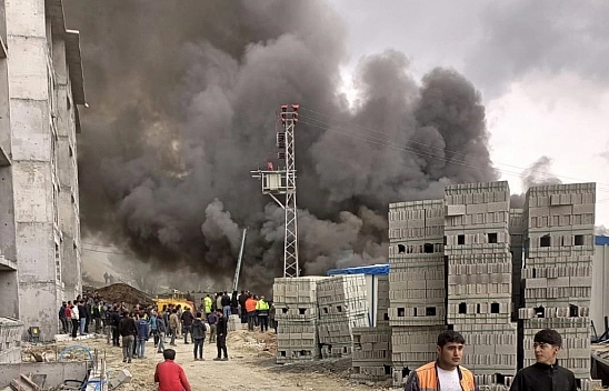 Malatya'da şantiye yatakhanesinde korkutan yangın!