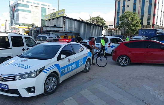 Malatya'da Zincirleme Kaza: 5 Araç Birbirine Girdi, 2 Kişi Yaralandı