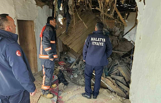 Malatya'da ağıl çöktü!