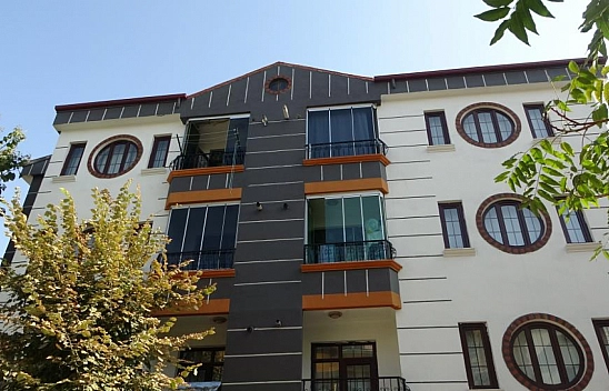 Malatya'da balkondan düşen genç kız ağır yaralandı