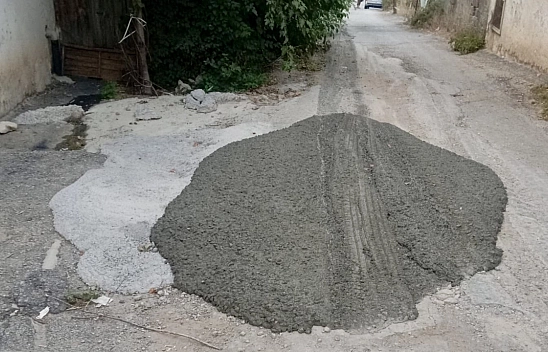 Malatya'da beton mikseri sokağa harç döküp kaçtı! 'Denetleyen yok mu?'