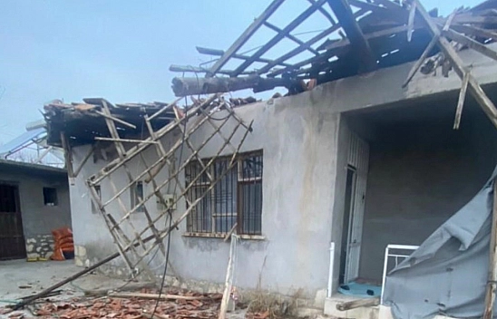 Malatya'da bir evin çatısı çöktü