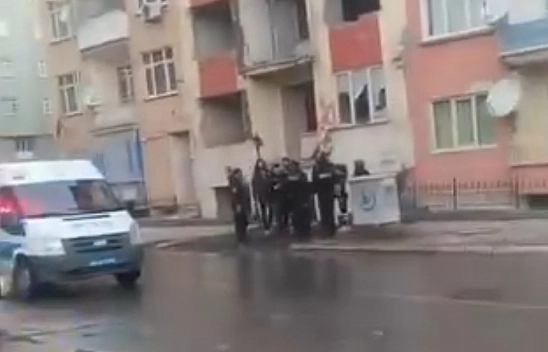 Malatya'da ağır hasarlı binada yabancı uyruklu bir kişi ölü bulundu