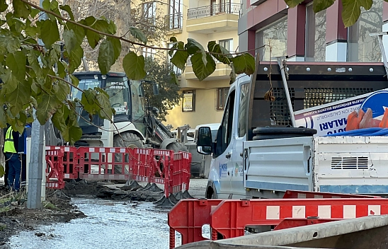 Malatya'da bir mahallede içme suyu hattı patladı! Ekipler bölgeye sevk edildi