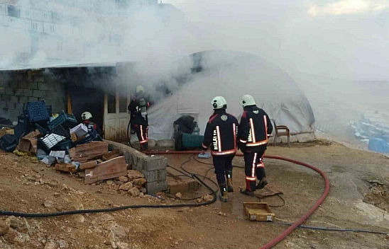 Malatya'da şantiyede yemekhane çadırı alevlere teslim oldu!