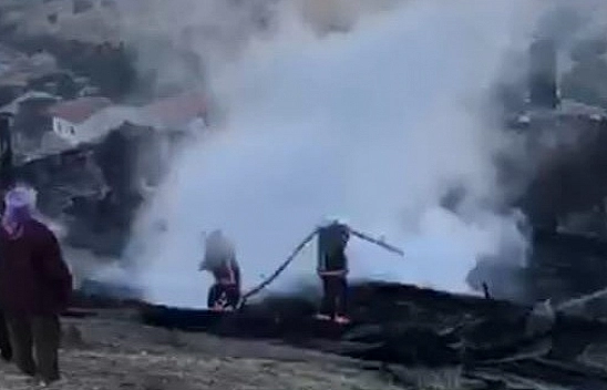Malatya'da yangın: 3 ev küle döndü