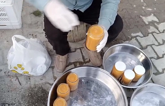 Malatya'da dağlardan toplanıyor, kış sofraları için saatlerce kaynatılıyor!
