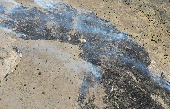 Malatya'da rüzgarın etkisiyle dağlık alana yayıldı... Dron görüntüsüyle havadan görüntülendi